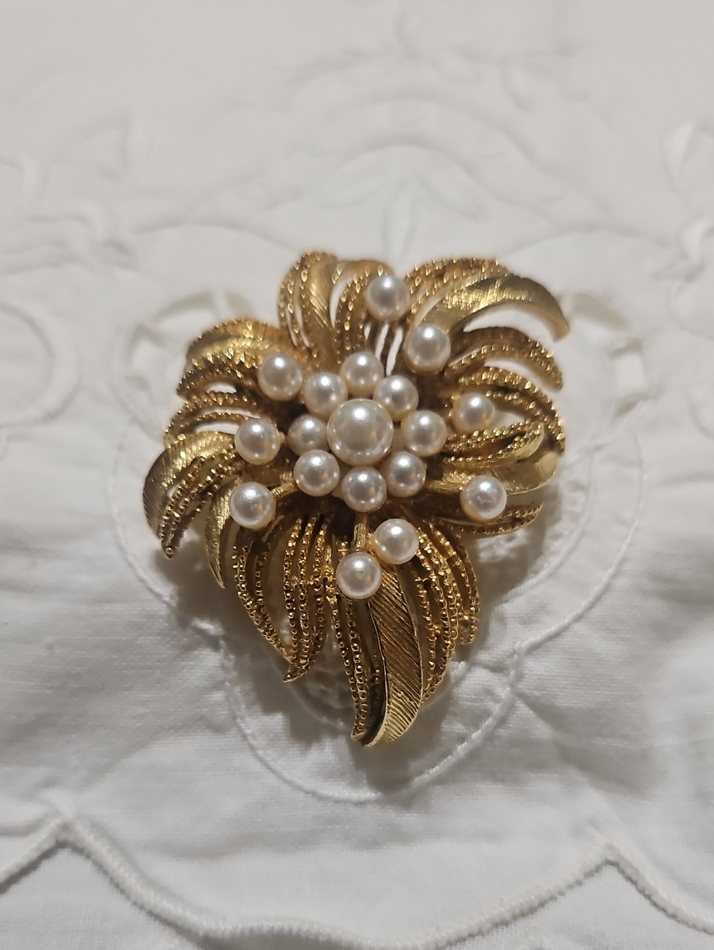 Vintage 50's-60's Lisner Brooch Mid-Century Costume Jewelry